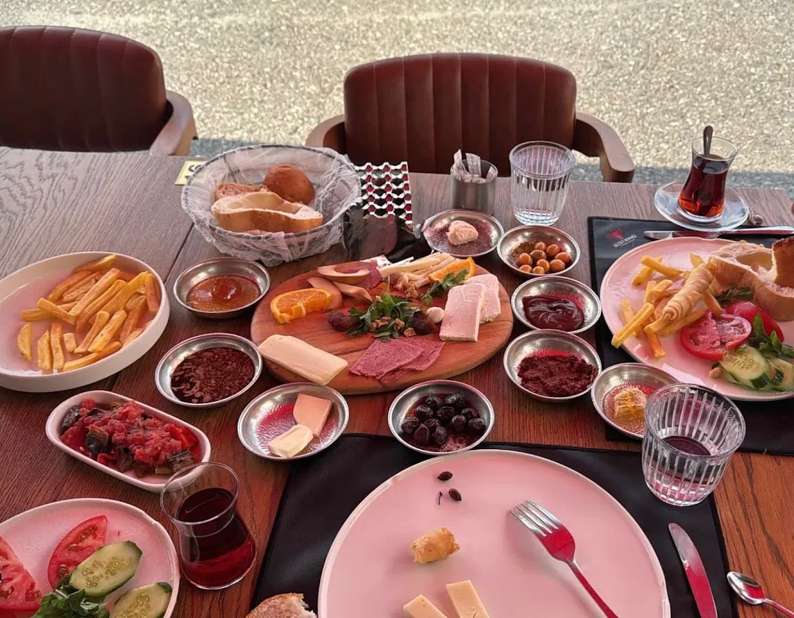 Lezzet Konağı Steak House — Fotoğraf 2