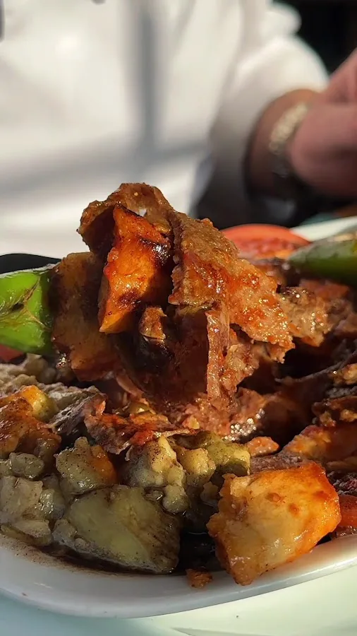 Hünkar İskender & Kebap Lahmacun — Fotoğraf 2