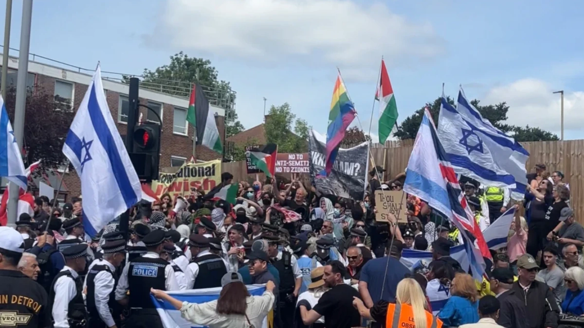Rival demonstrators and police outside a controversial Israeli real estate event in London