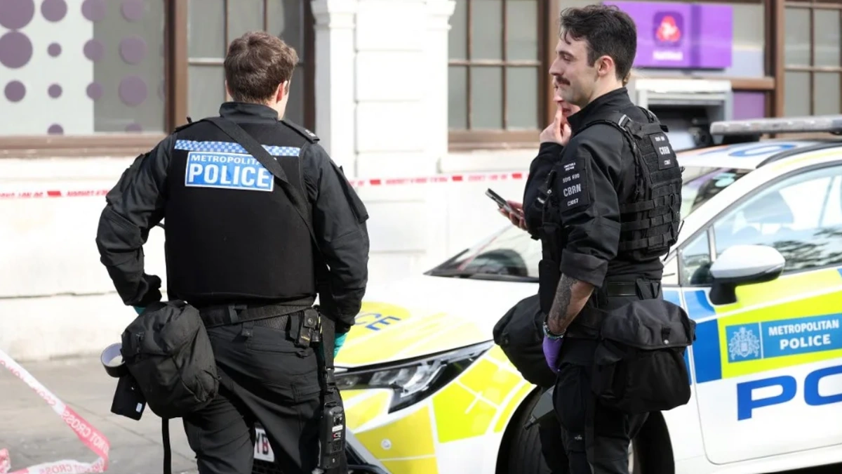 Metropolitan Police officers at a cordoned London incident scene