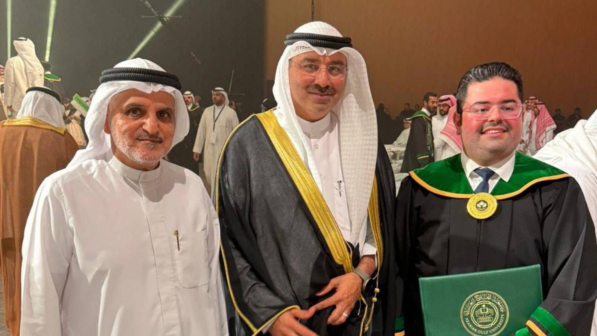 Kuwaiti officials with a medical graduate at Arabian Gulf University ceremony