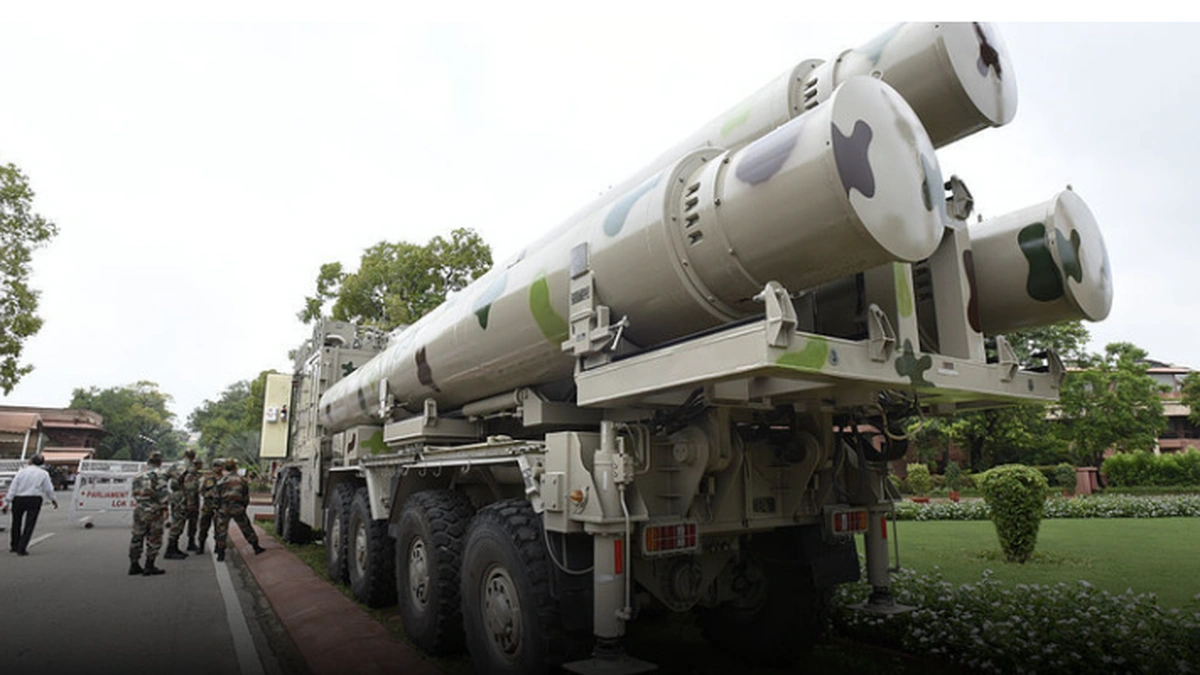 BrahMos missile launcher displayed in India with military personnel nearby