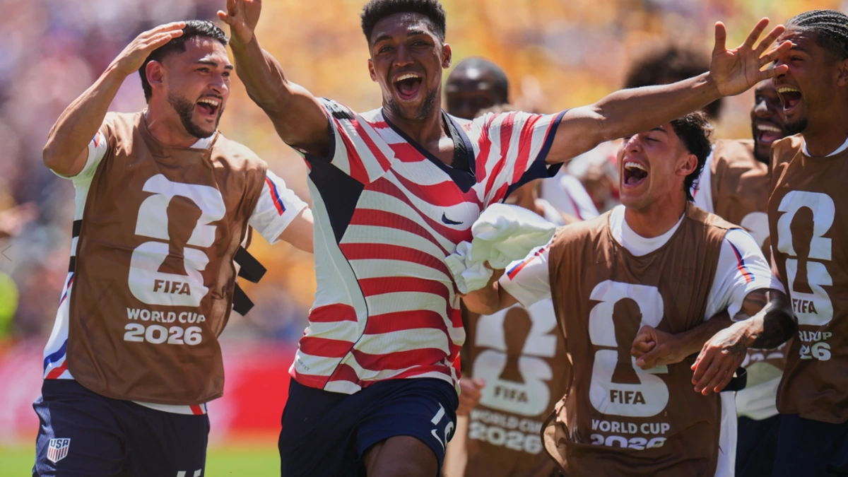 United States players celebrating Alex Freeman's World Cup goal against Australia