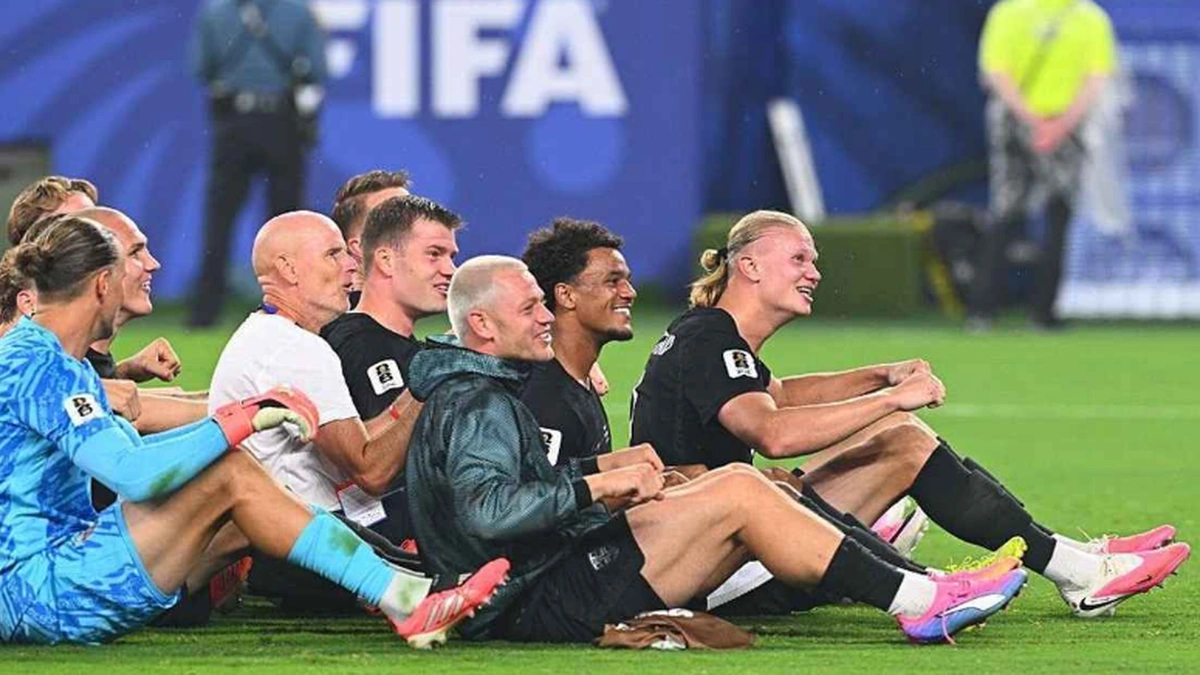 Norway players and staff performing the Viking Row celebration after World Cup win