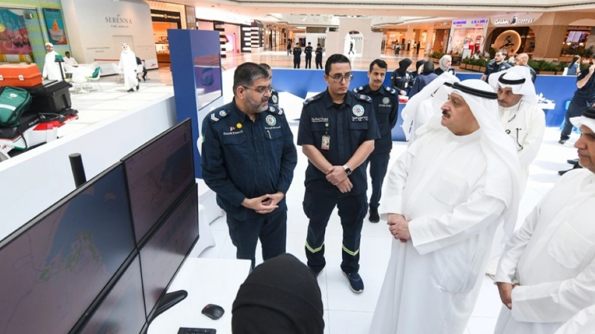 Kuwait health officials visiting World Paramedic Day activities at a mall