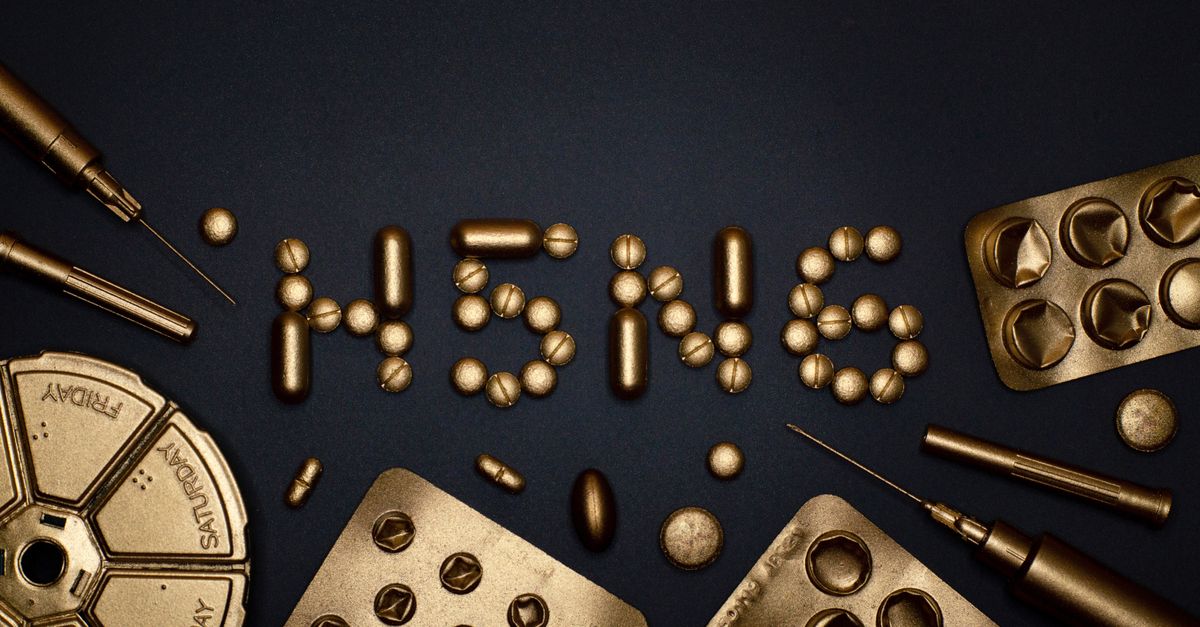 Golden pills and syringes arranged on a black background spelling H5N6.