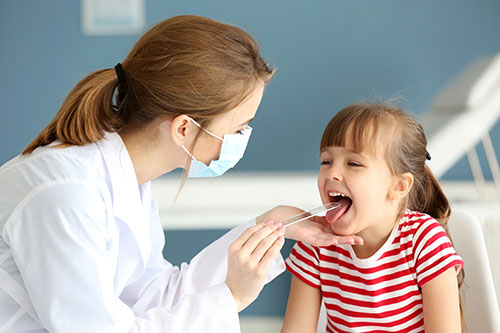 Image showing an ENT specialist diagnosing sore throat in kid