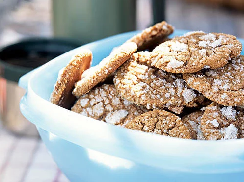 Preserved food such as crackers in gallstones 