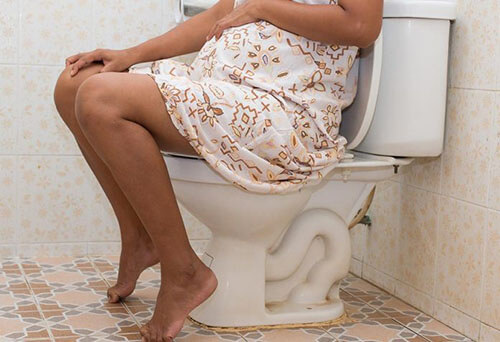 portraying a pregnant woman with piles