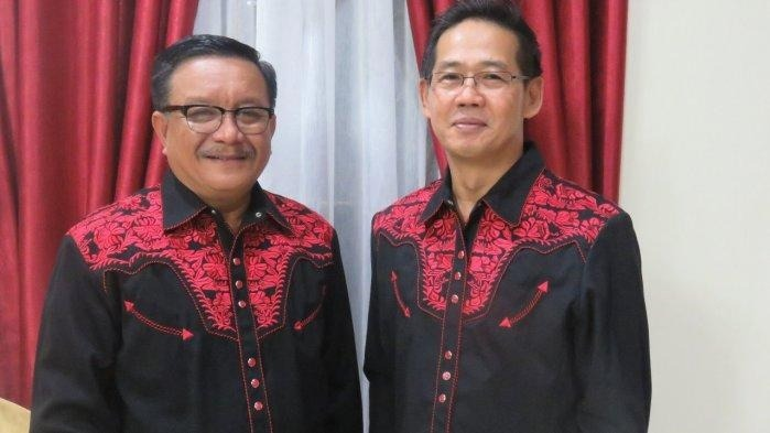 Maurits Mantiri dan Hengky Honandar 