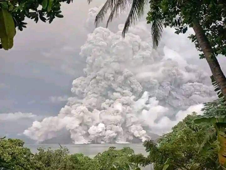 Abu Vulkanik Gunung Ruang Jangkau Malaysia, Sejumlah Penerbangan Dibatalkan, Termasuk Jemaah Umrah