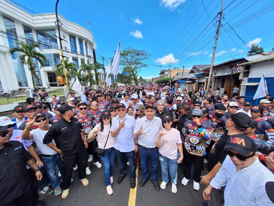 Ribuan Warga Kawal WL-MM Serahkan 'Mandat Rakyat' ke KPU Tomohon