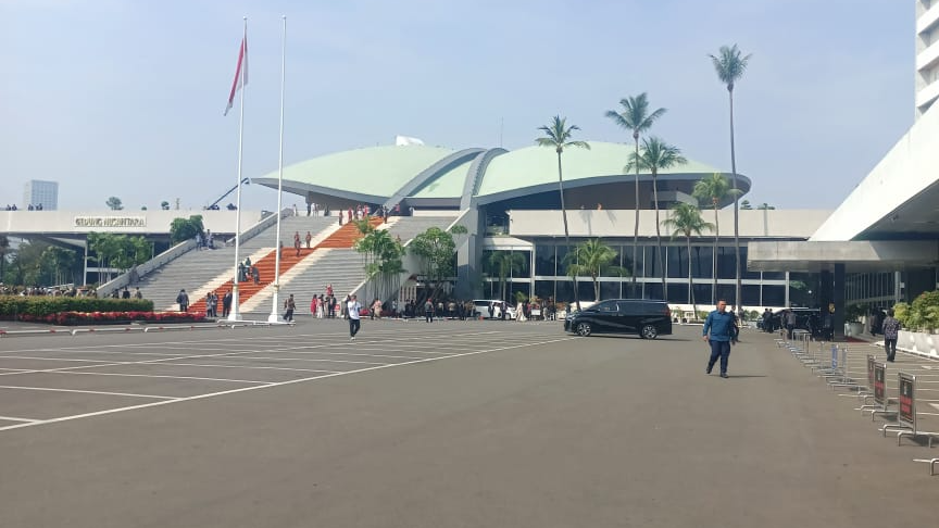 Dalam rapat tersebut, gabungan fraksi-fraksi MPR menyepakati penunjukan Ahmad Muzani sebagai Ketua MPR yang baru untuk periode ini.