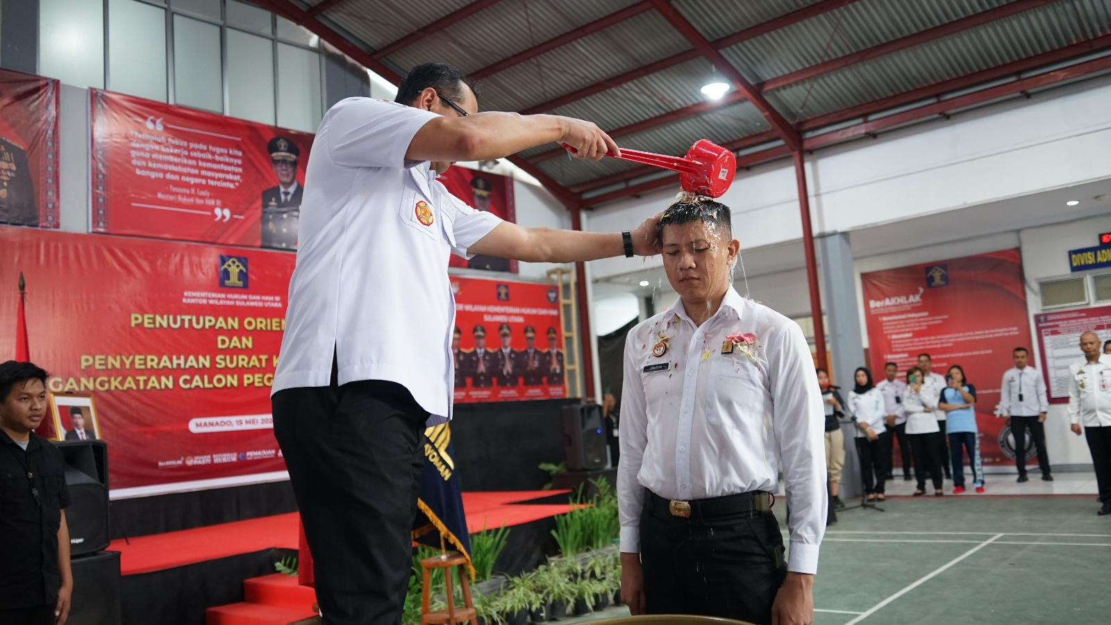 Sebanyak 16 Calon Pegawai Negeri Sipil (CPNS) resmi diterima oleh Kantor Wilayah Kementerian Hukum dan Hak Asasi Manusia (Kemenkumham) Sulawesi Utara. 