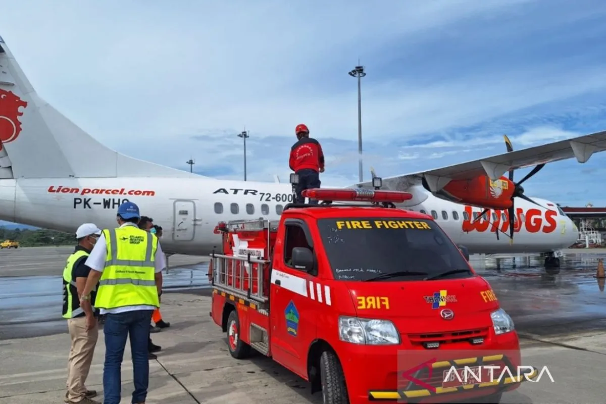 Ribuan Penumpang Pesawat di Manado Terdampak Semburan Abu Vulkanik Gunung Ruang