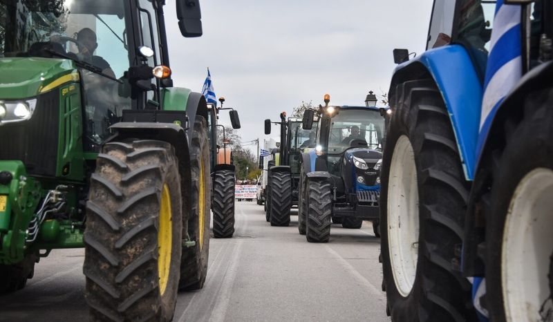 Κλειστοί δρόμοι, ανοιχτές πληγές: η κοινωνία σε βρασμό και η πολιτική σε αδιέξοδο