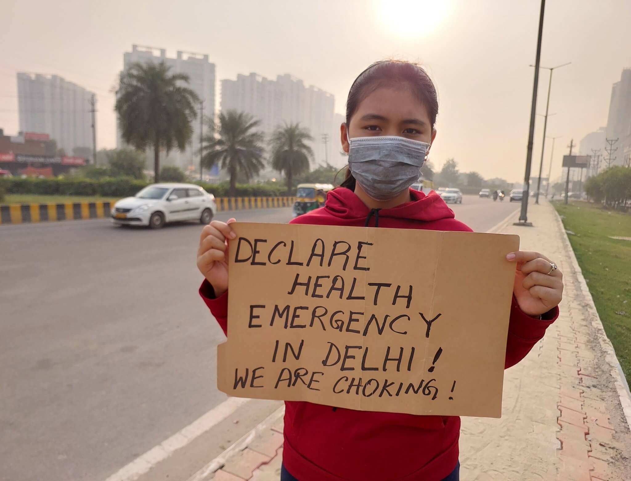 What are the effects of Delhi’s air pollution on the people?