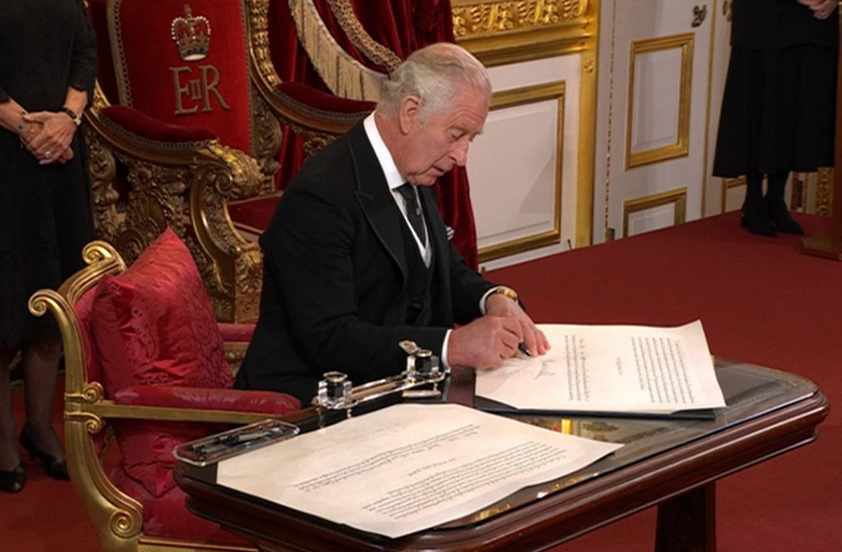 Who will become King or Queen of the UK after Queen Elizabeth II?