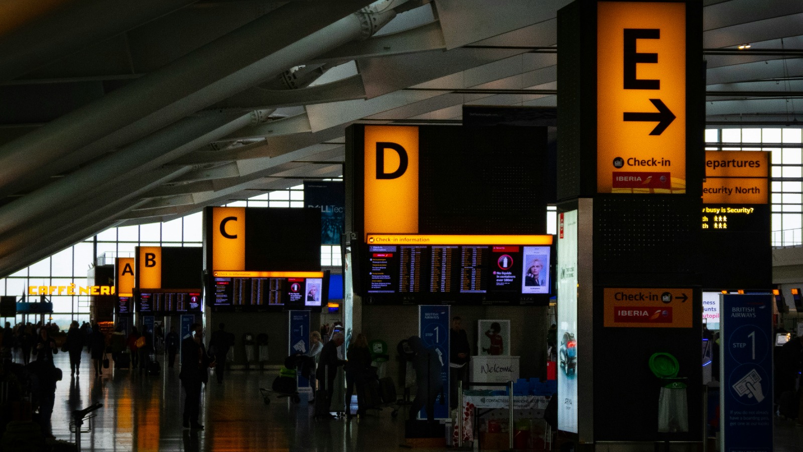 Gatwick Airport loses water again after burst main
