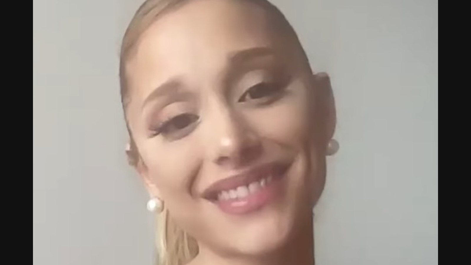 Ariana Grande leaves West End role and plans break from public life