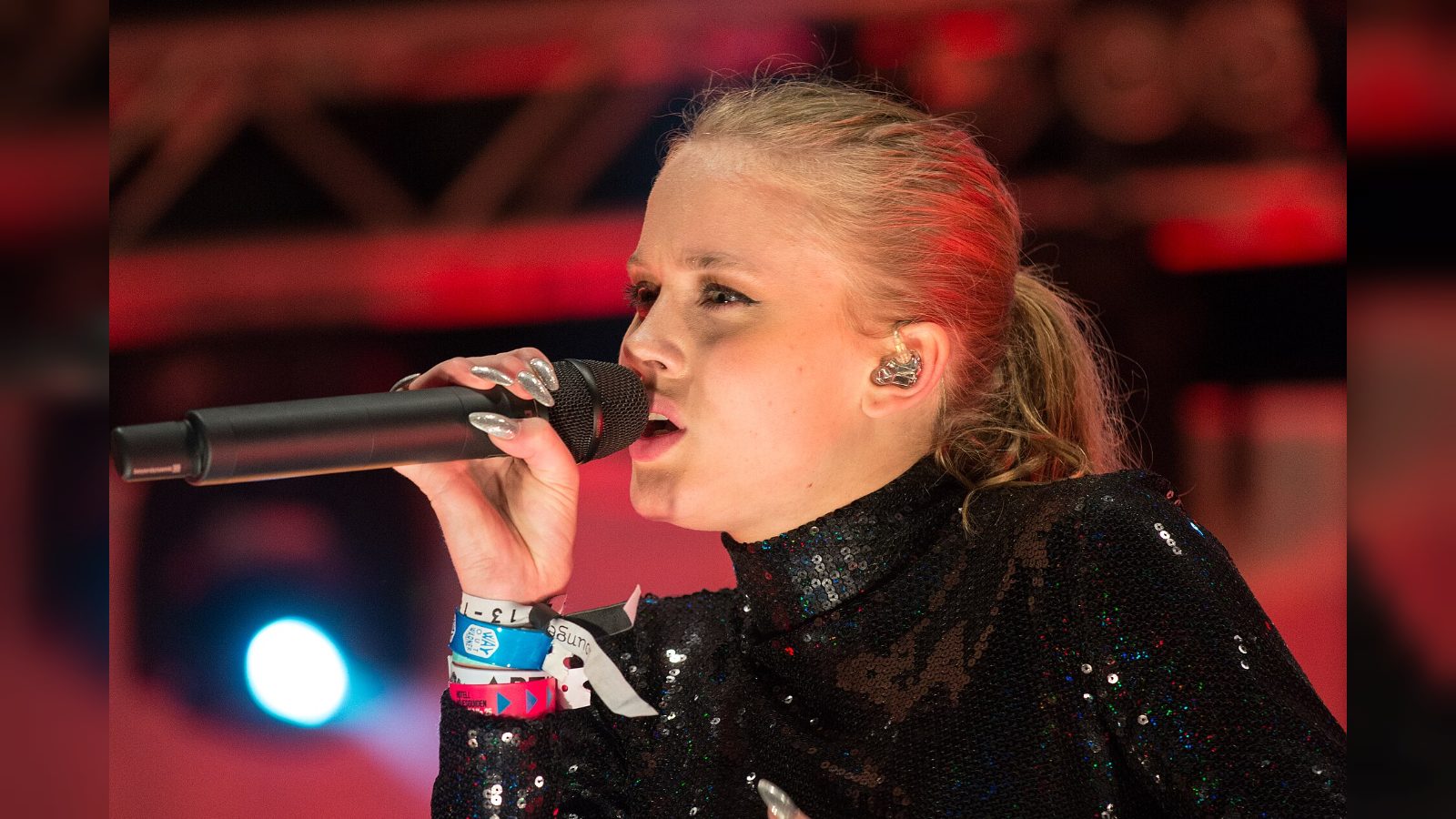 Zara Larsson condemns White House using her "Midnight Sun" song in deportation video
