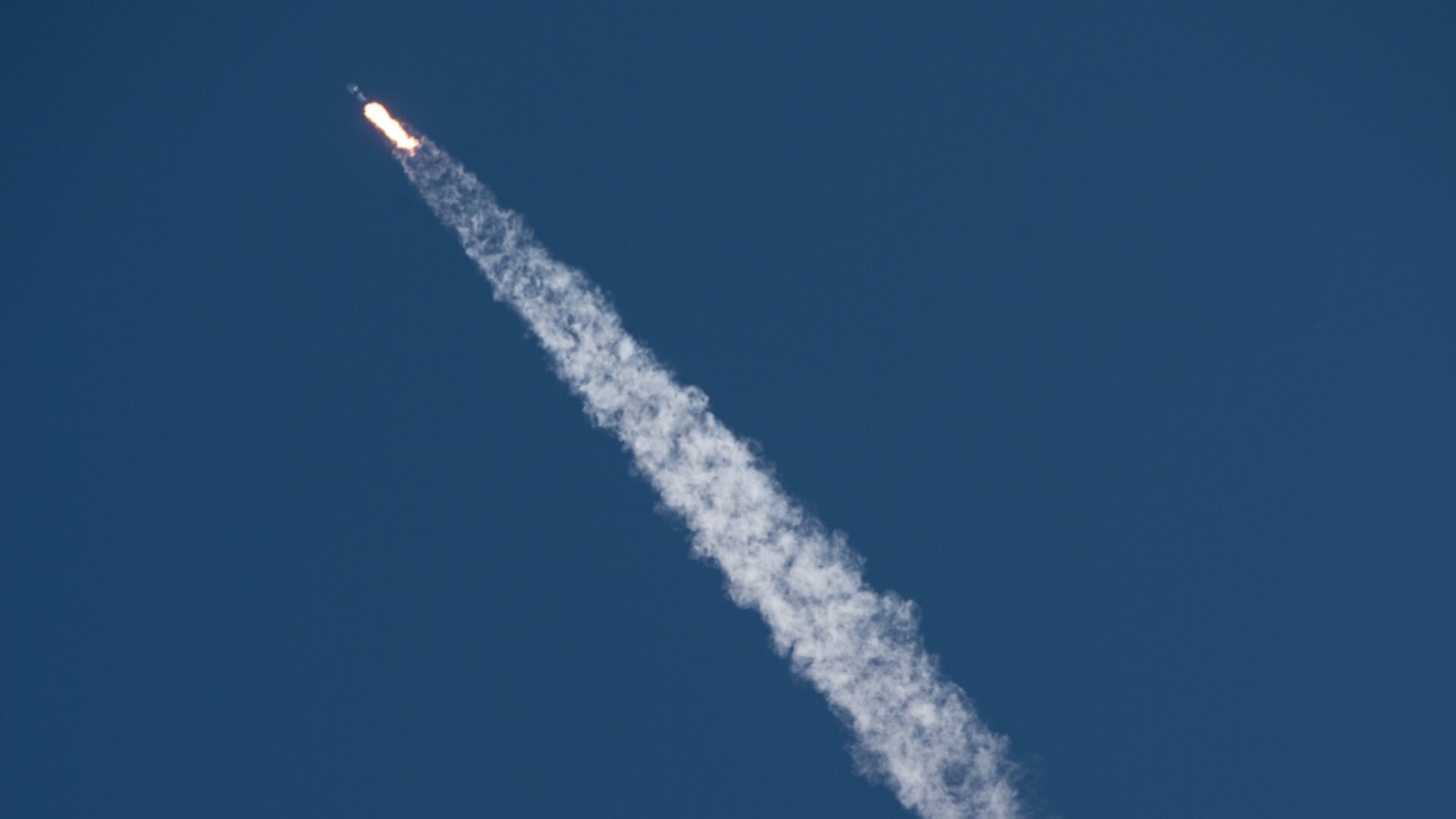 Starlink drives SpaceX growth, eyes $2.1T valuation with space data centers.