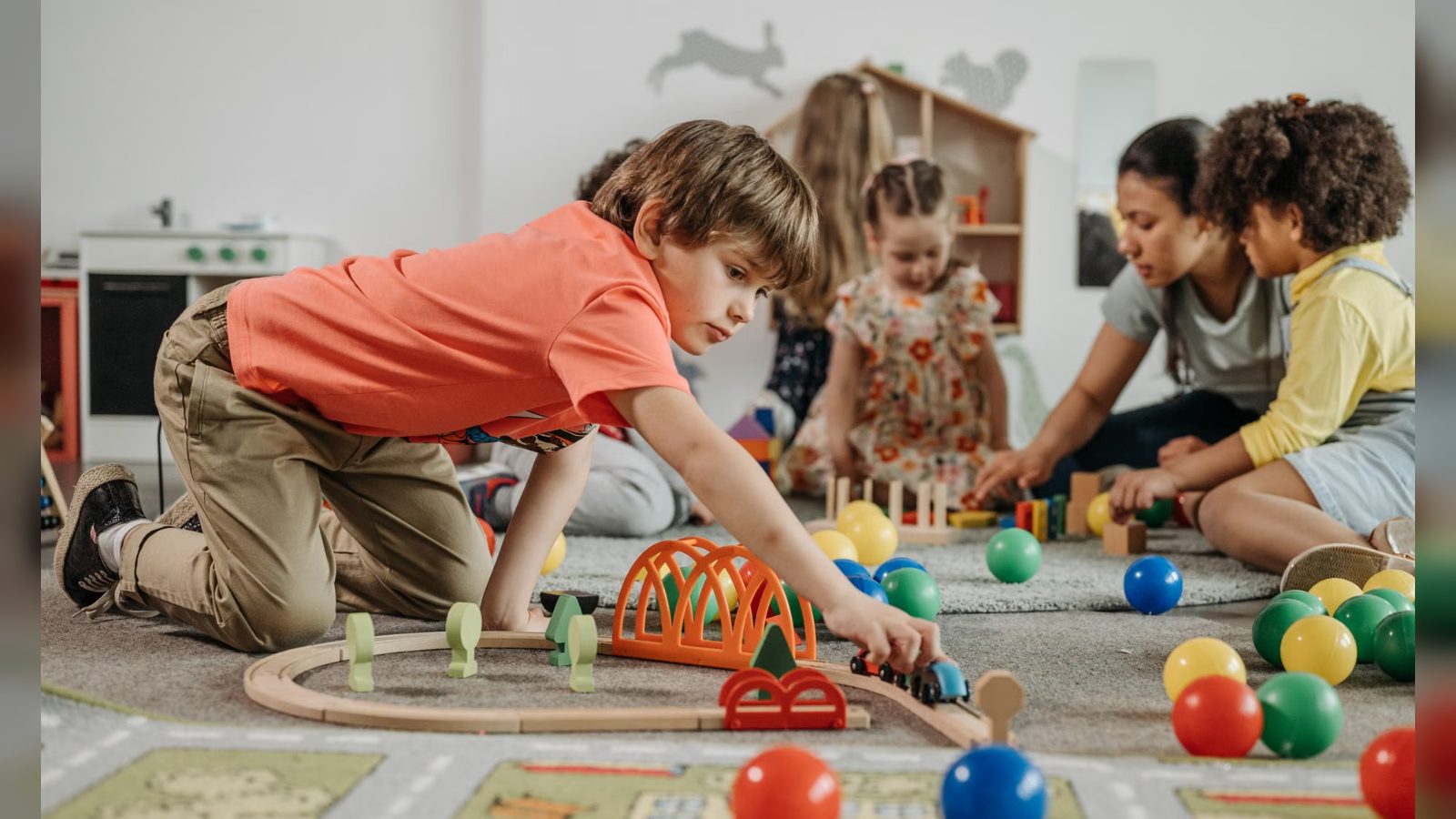 A £1 pay rise costs UK parents £10,000s in childcare
