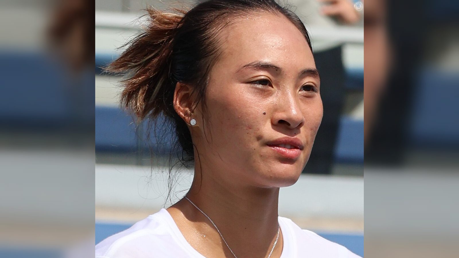 Zheng Qinwen beats Swiatek to reach US Open quarter-finals