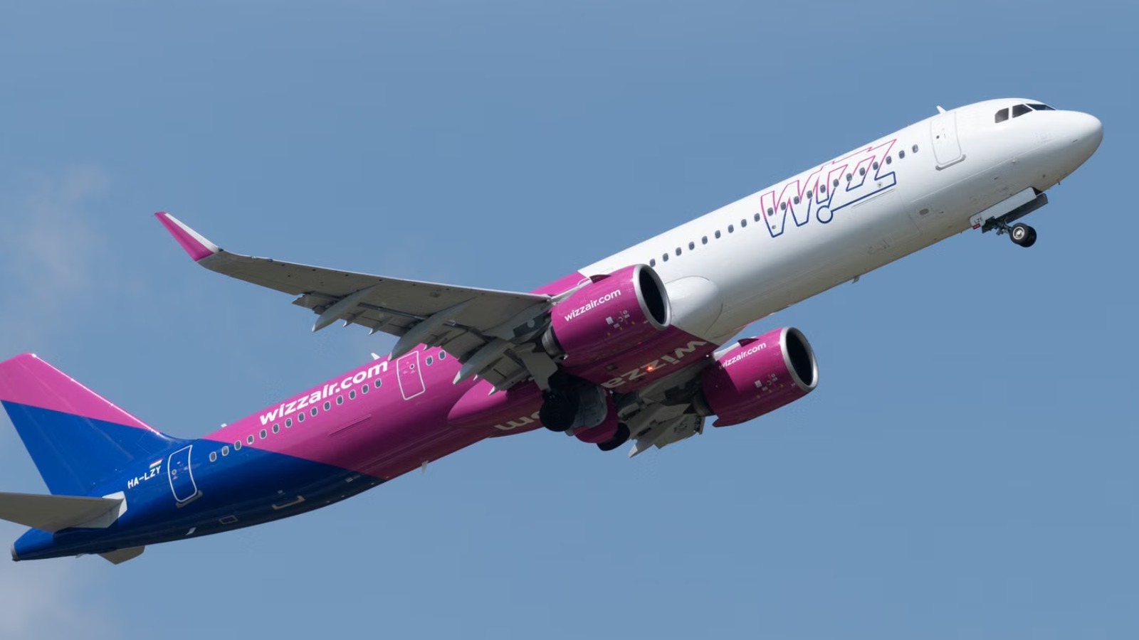 Wizz Air drops to a €198.2m loss because of higher jet fuel prices
