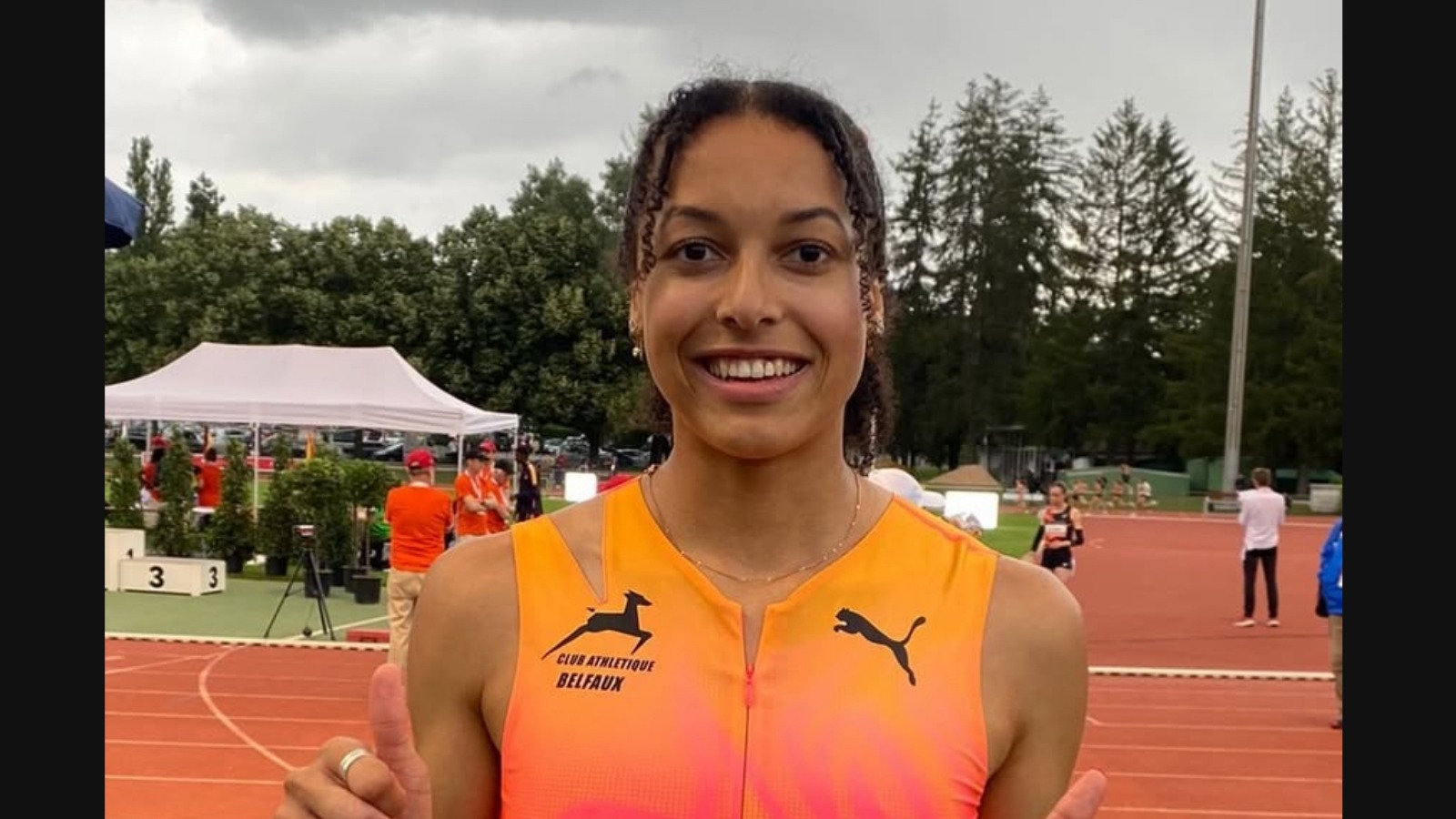 Keely Hodgkinson wins 800m silver behind Audrey Werro in Birmingham