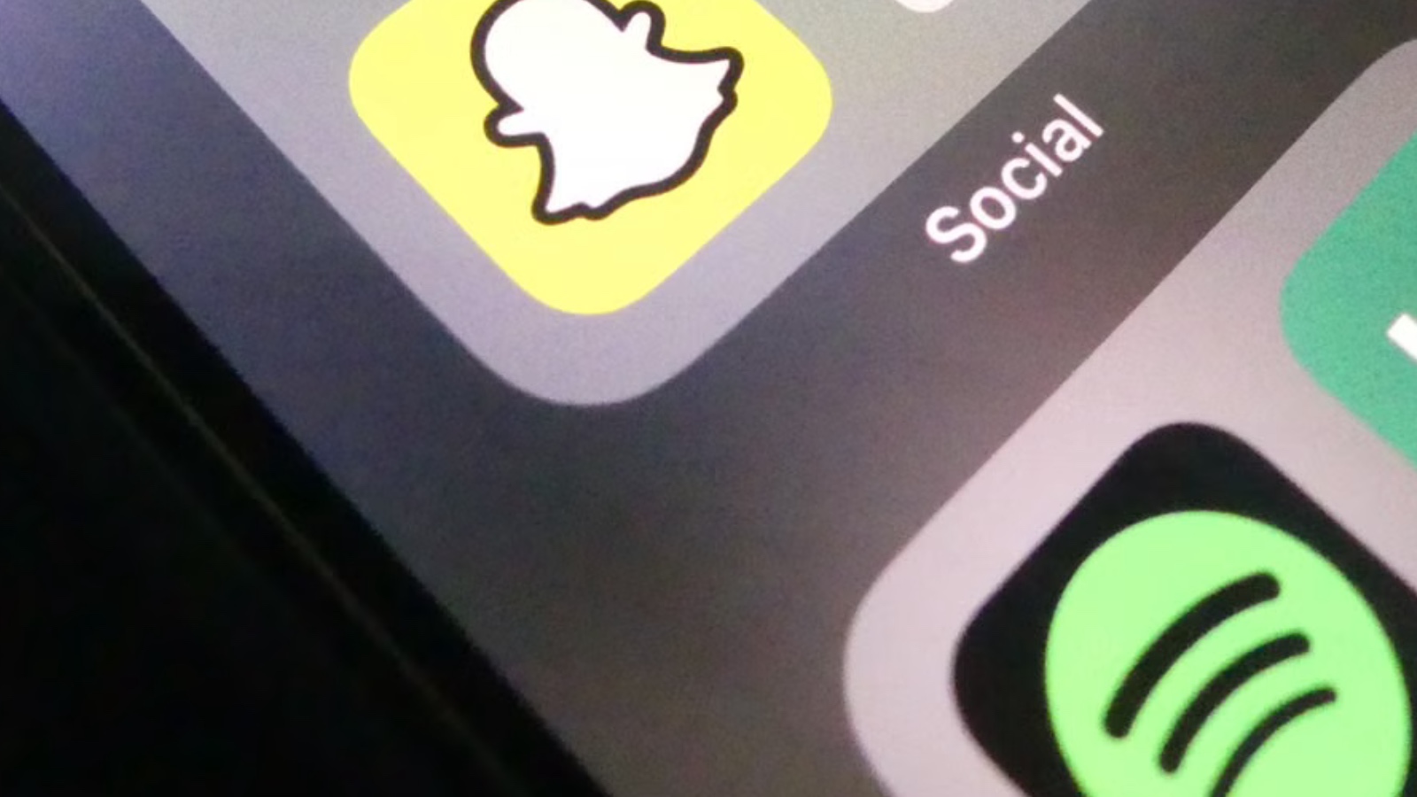 Snapchat users can now share Spotify music they are listening to
