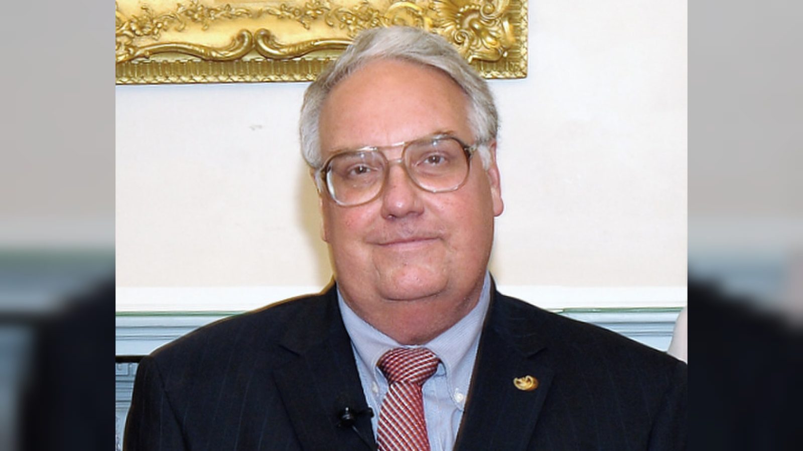 Howard Buffett becomes Berkshire Hathaway chairman, succeeding 96-year-old father Warren