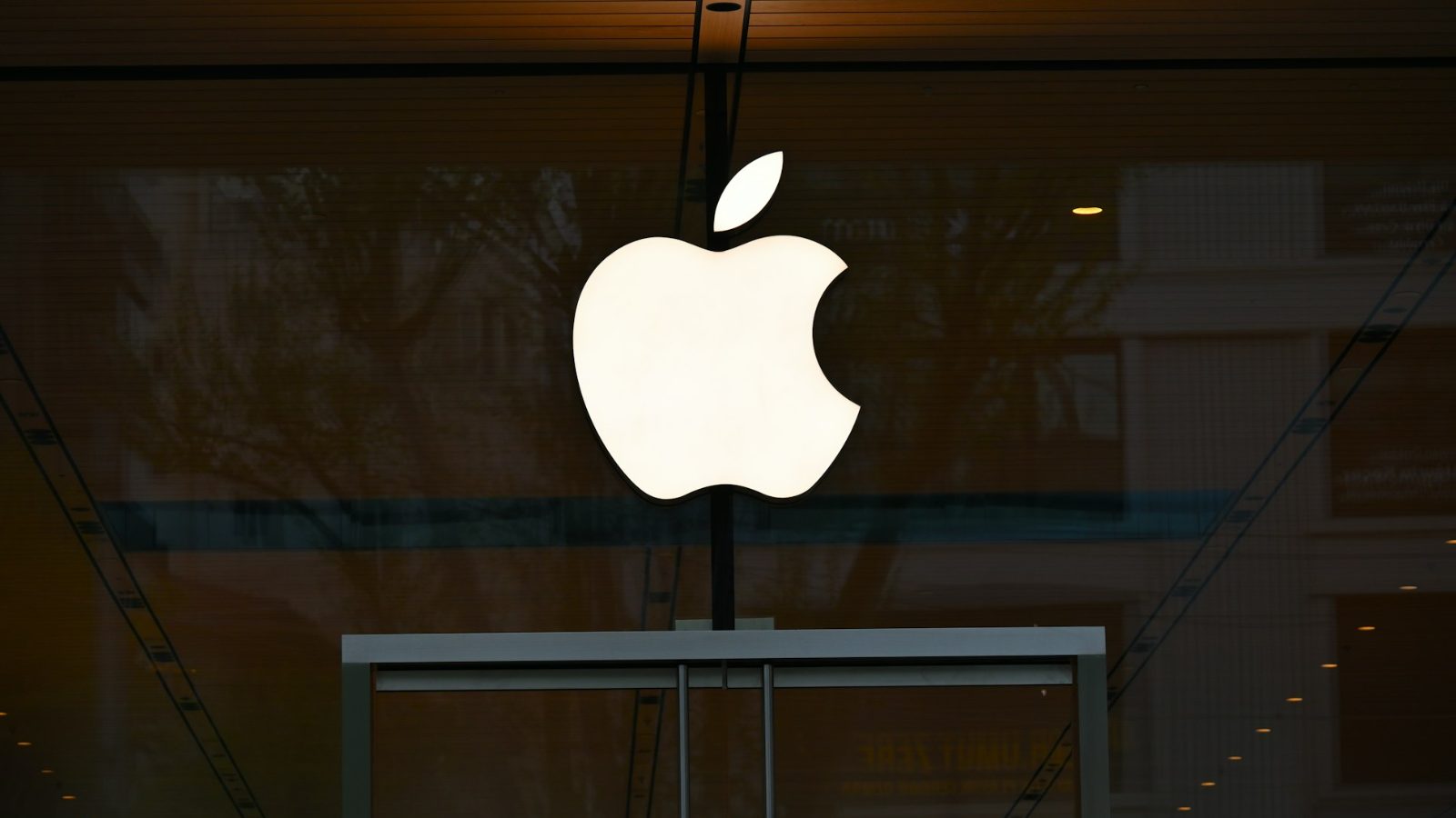 Apple ordered to pay $5.7 billion for patent infringement