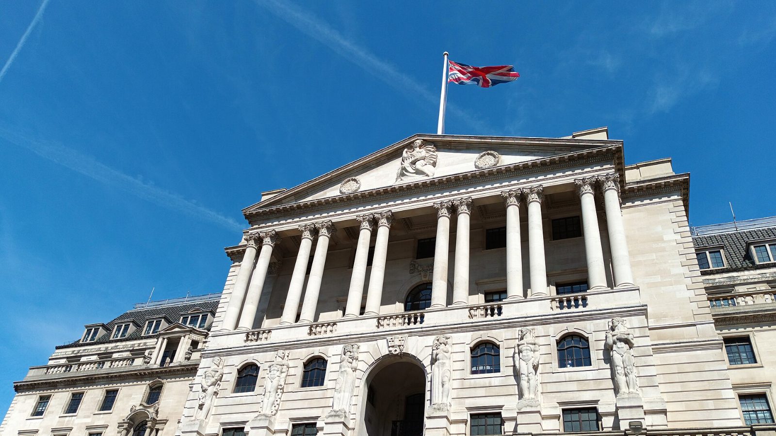 Bank of England says massive AI and government borrowing risks financial crisis