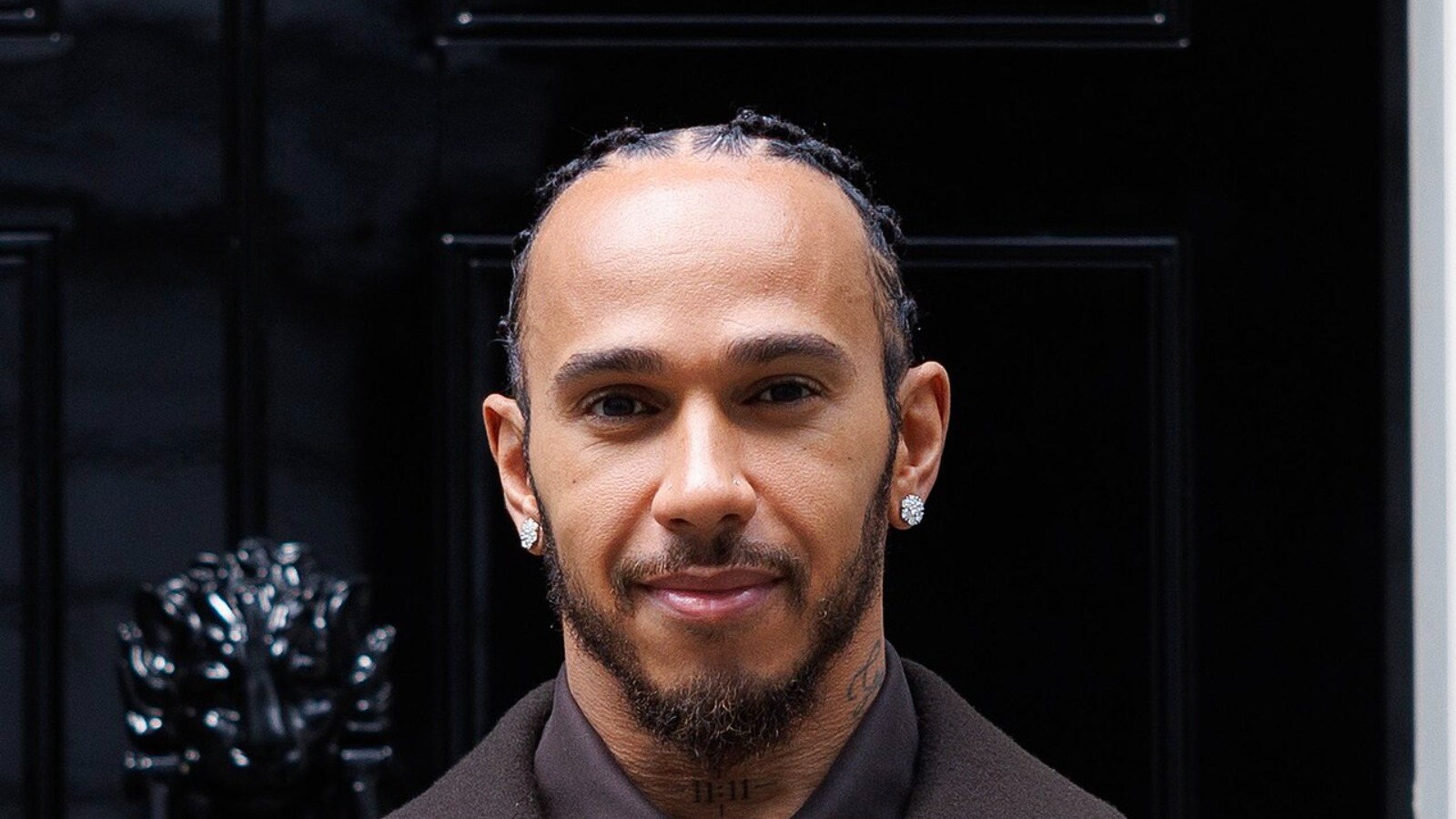 Lewis Hamilton told to show more restraint after Ferrari frustration