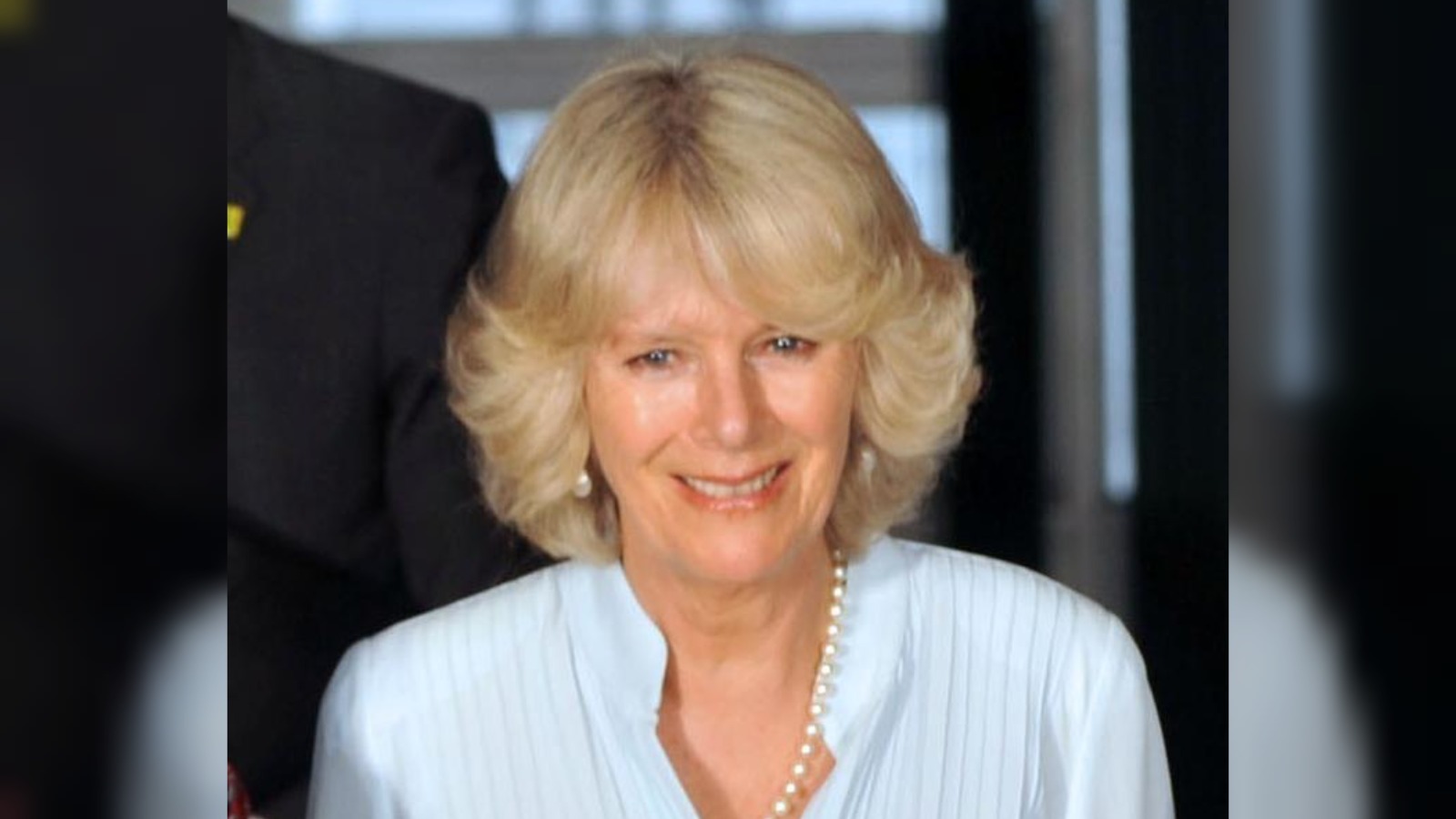 Queen Camilla presents books to Emmaus Norfolk and Waveney