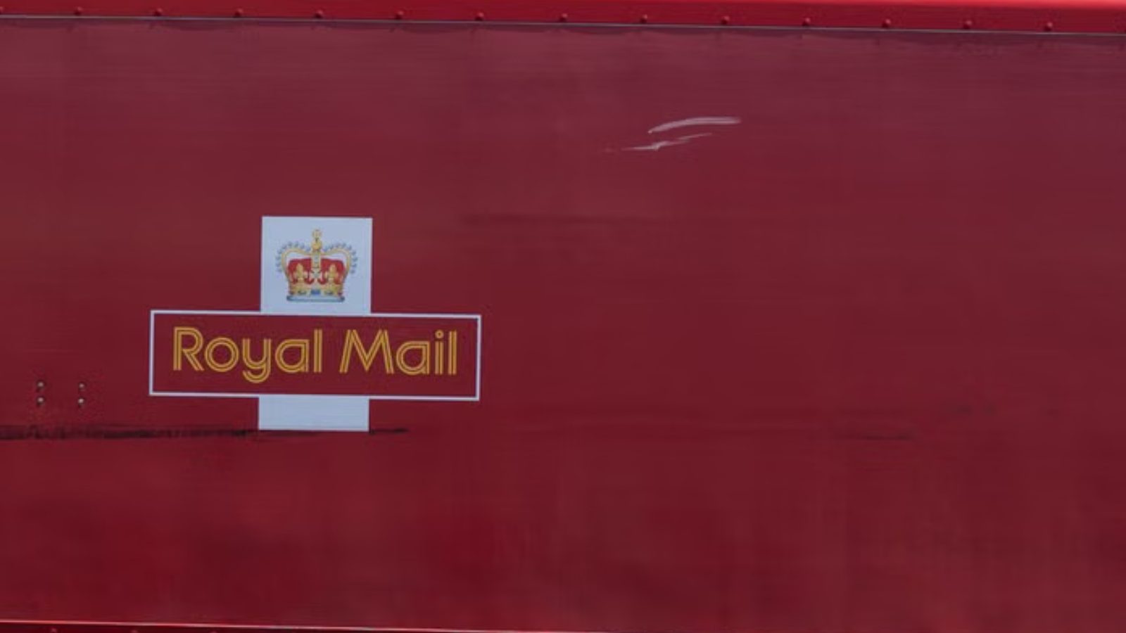 Labour MPs urge renationalisation of Royal Mail.
