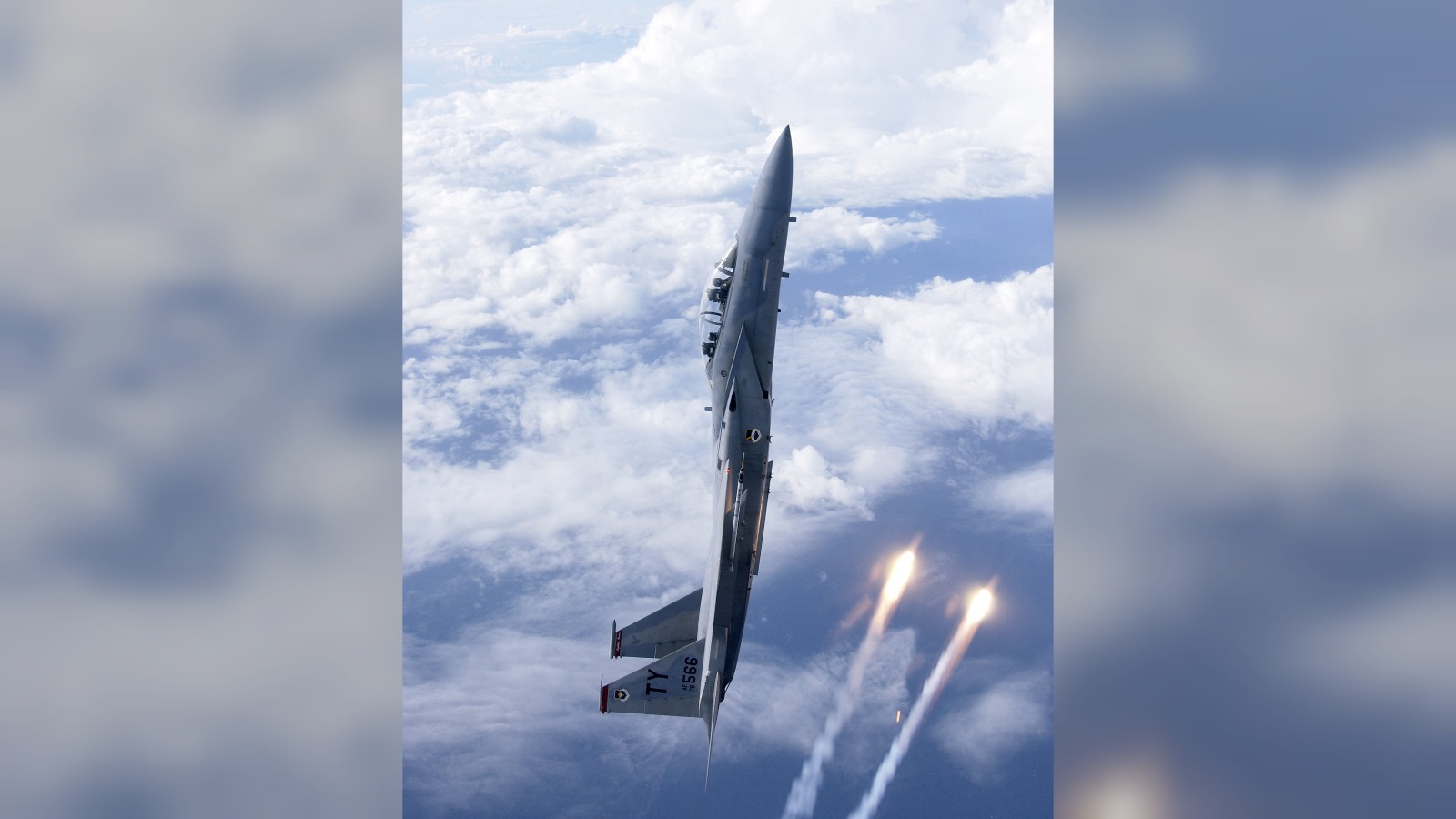 US hits Iran with a "heavy wave" of missile attacks on Thursday