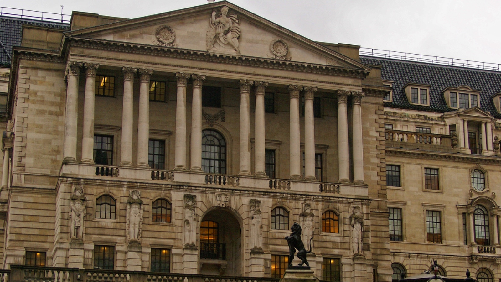 What blocks old bank systems from turning AI?