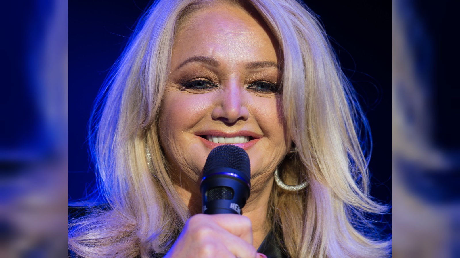 Hundreds honour Bonnie Tyler in Mumbles procession