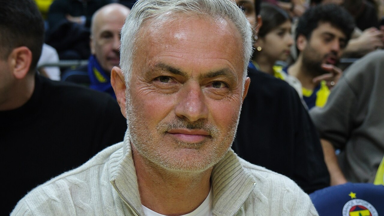 Mourinho shifts Real Madrid tactics, starts Silva in new midfield.
