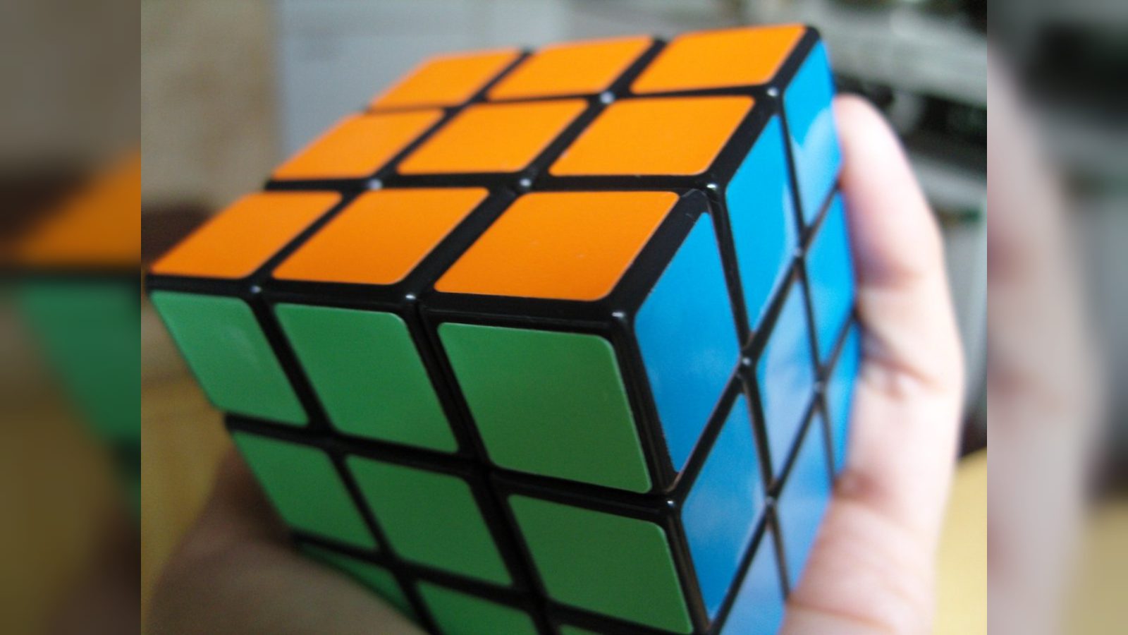 Lian Yunzhi, 6, set two new Rubik's Cube women's average records