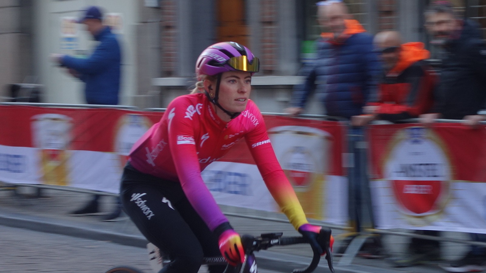 Vollering wins stage eight, takes yellow jersey by eight seconds