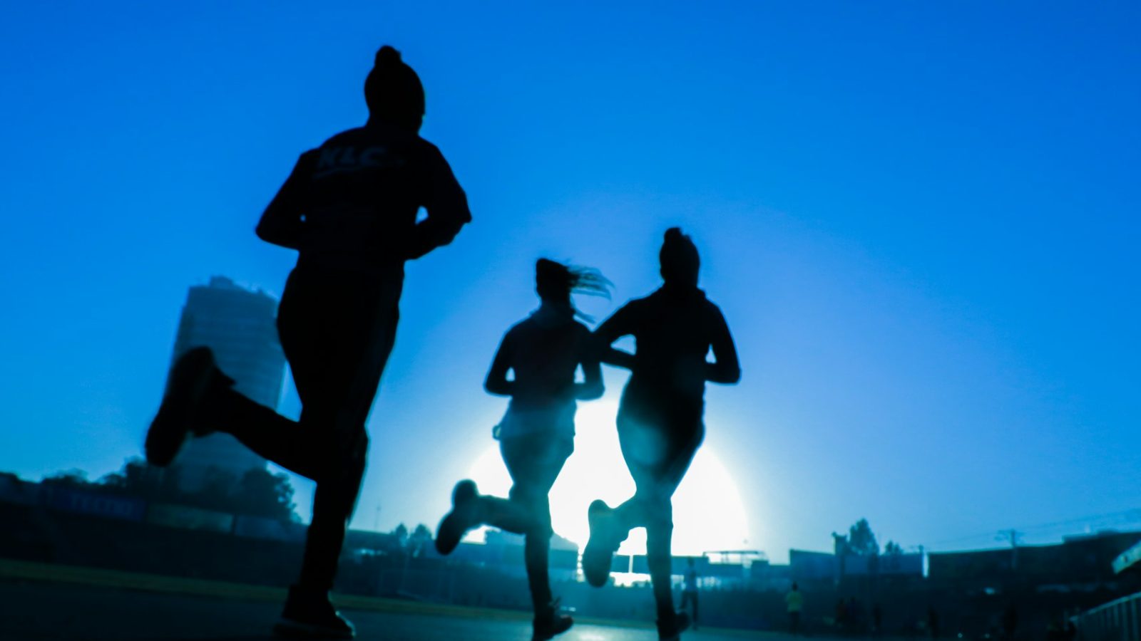 Air pollution slows marathon times, hitting non-elite runners hardest