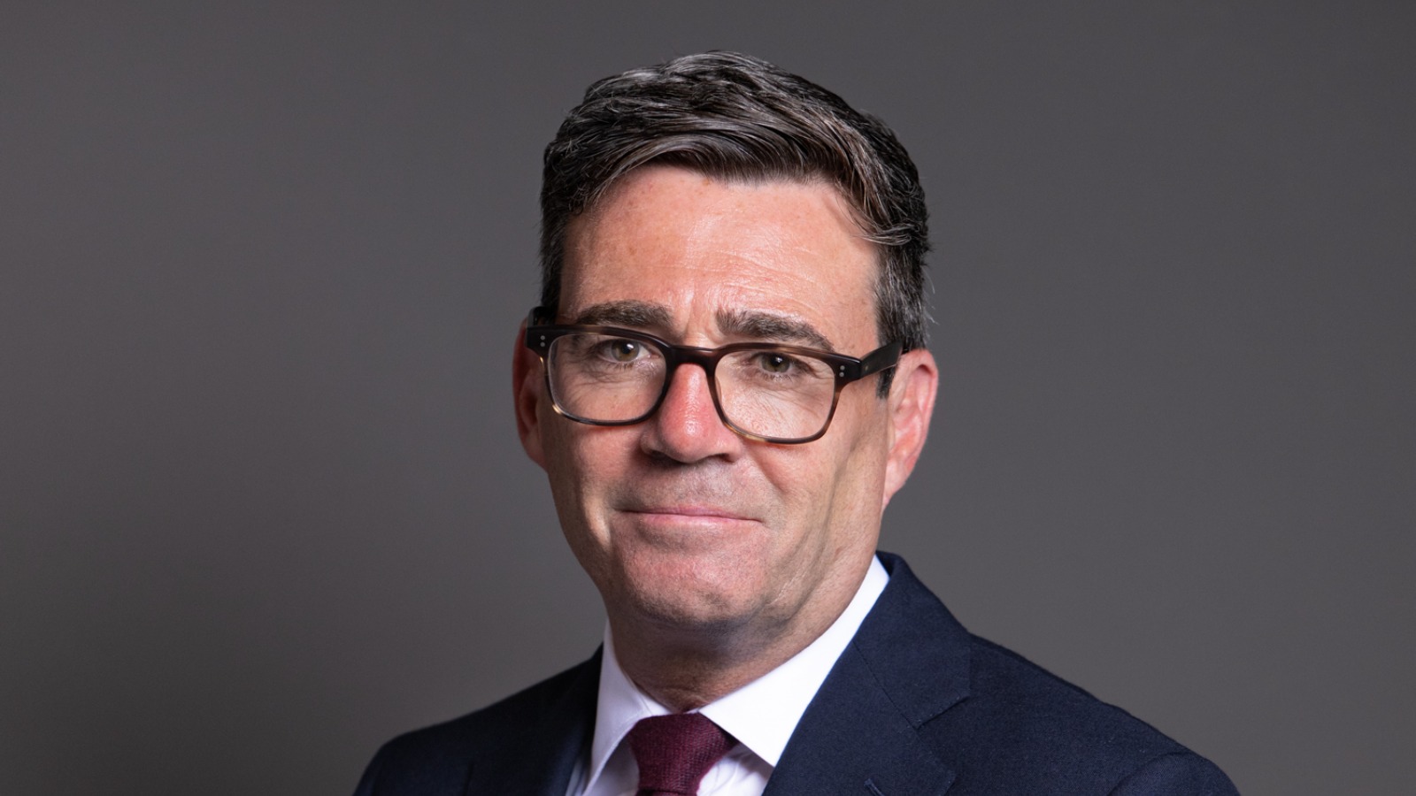 Thinktanks urge Andy Burnham to prosecute firms denying rights to gig workers