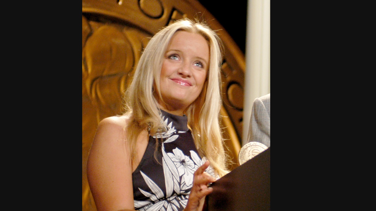 Actress Lucy Davis 'grateful' for fan support after cancer diagnosis