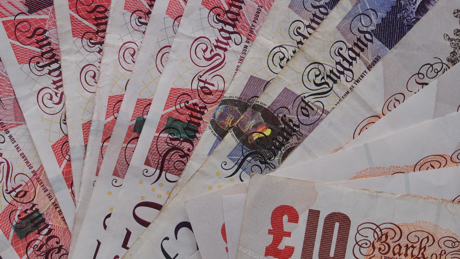 Pound nears one-year high against euro, defying Middle East tensions