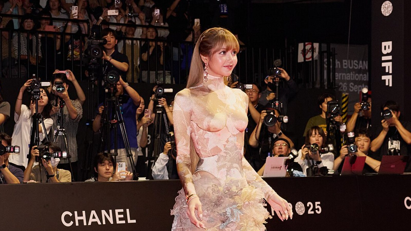 Blackpink's Lisa won MTV's Best Pop award, a first for an Asian solo artist