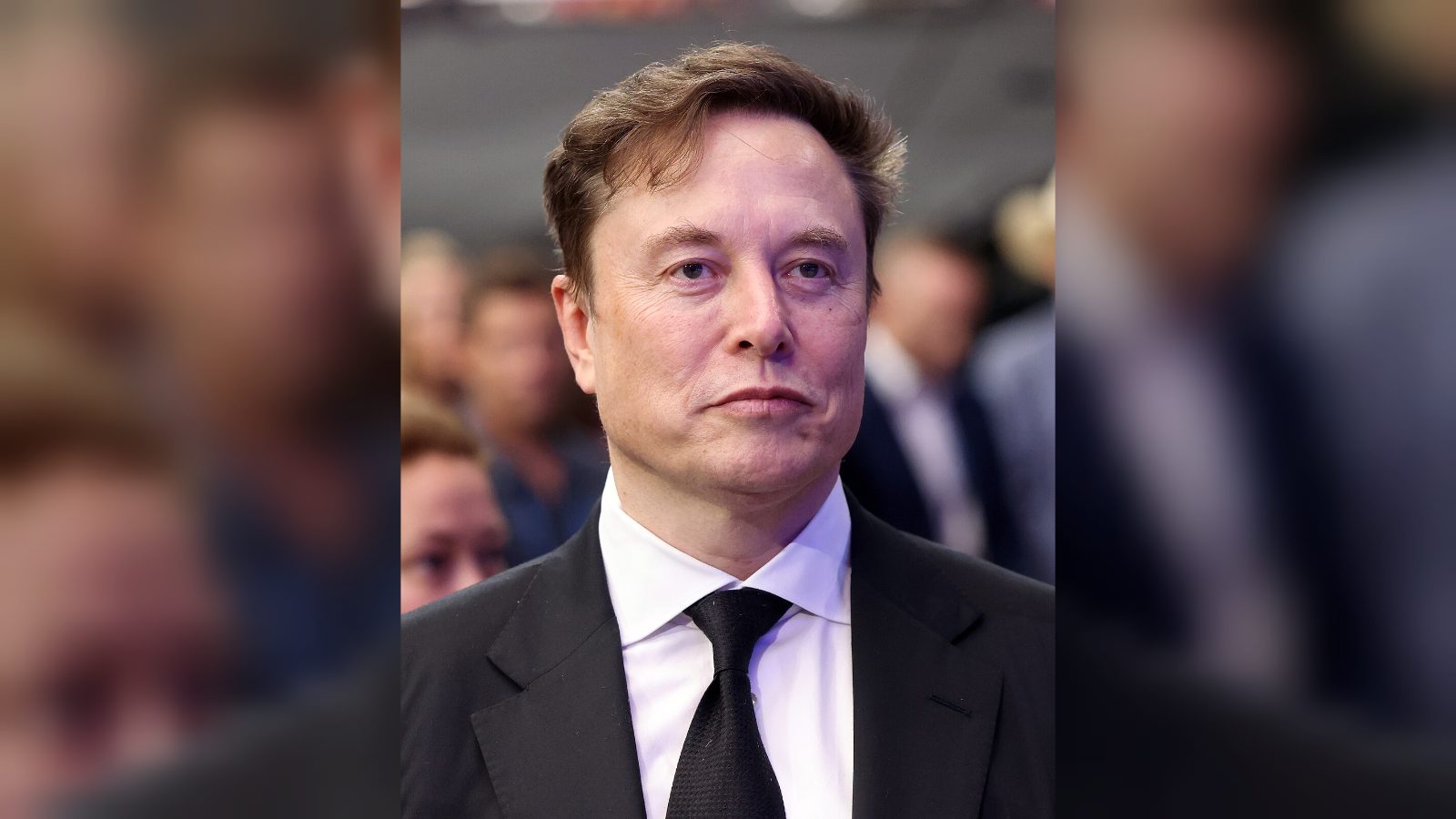 Musk says share credit card photos with Grok; AI warns against it