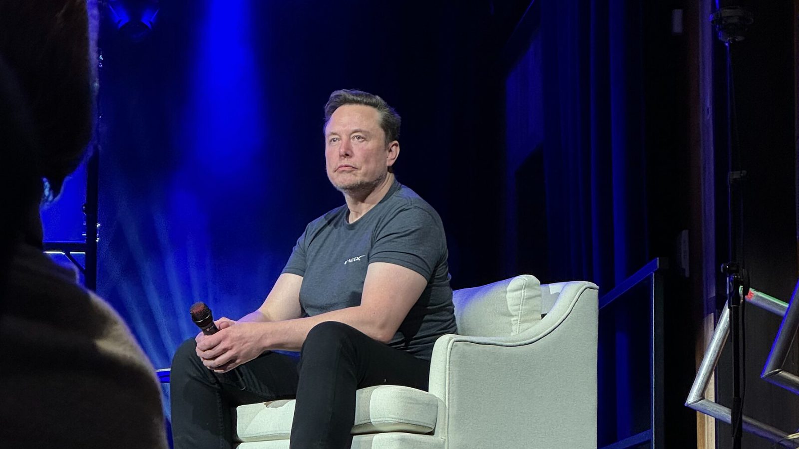 Musk warns 200+ AI cloud firms face 'guppy-level death'.